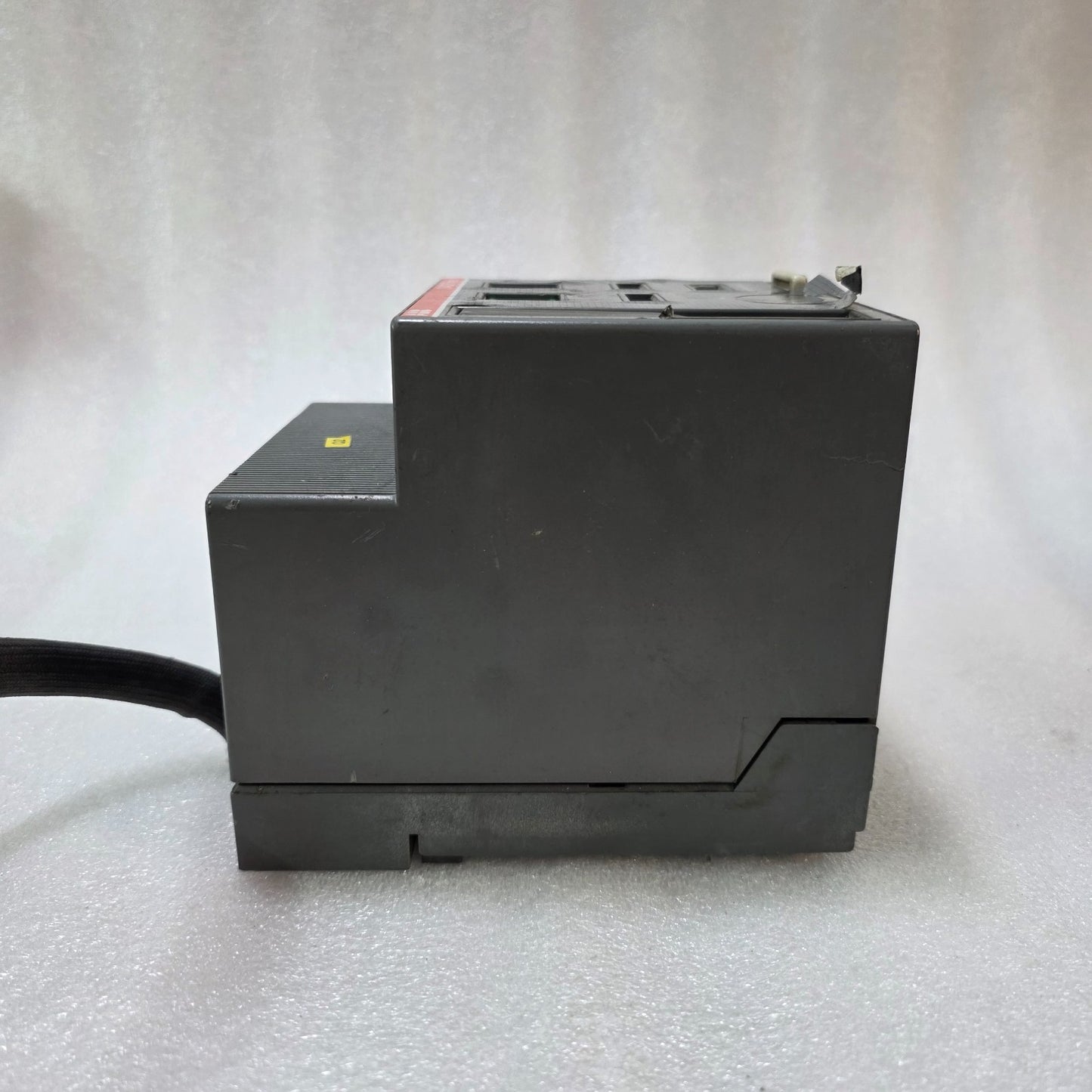 ABB SACE TMAX MOTOR OPERATOR MOE 220–250V AC/DC – MCCB REMOTE CONTROL UNIT, AUTO