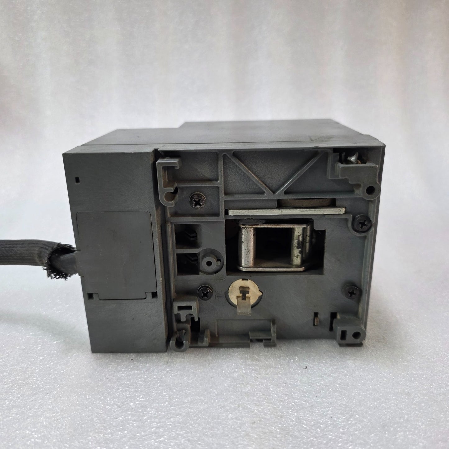ABB SACE TMAX MOTOR OPERATOR MOE 220–250V AC/DC – MCCB REMOTE CONTROL UNIT, AUTO