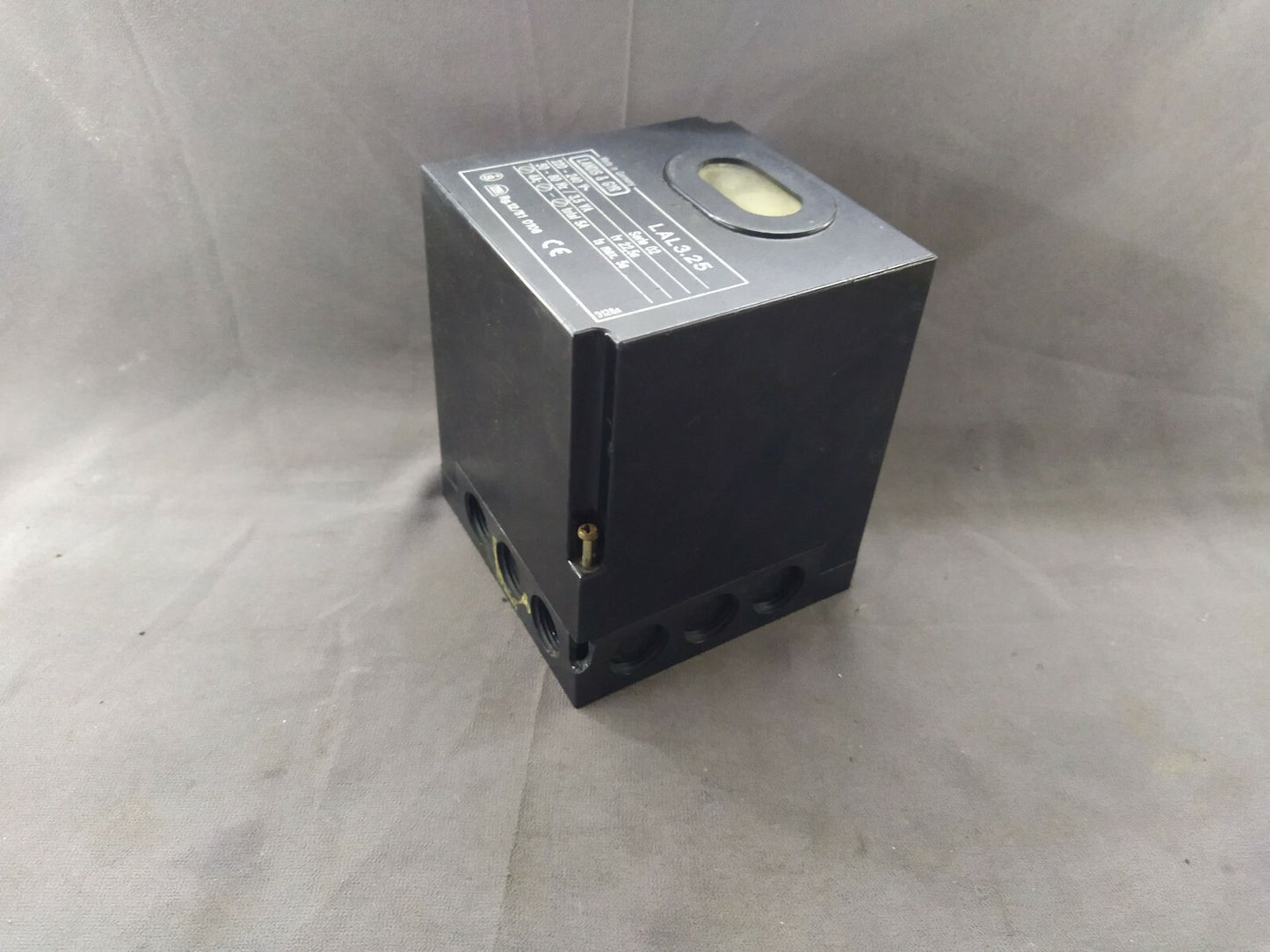 LANDIS & GYR LAL 3.25 BOILER PROGRAM CONTROLLER 220-240V 3.5VA