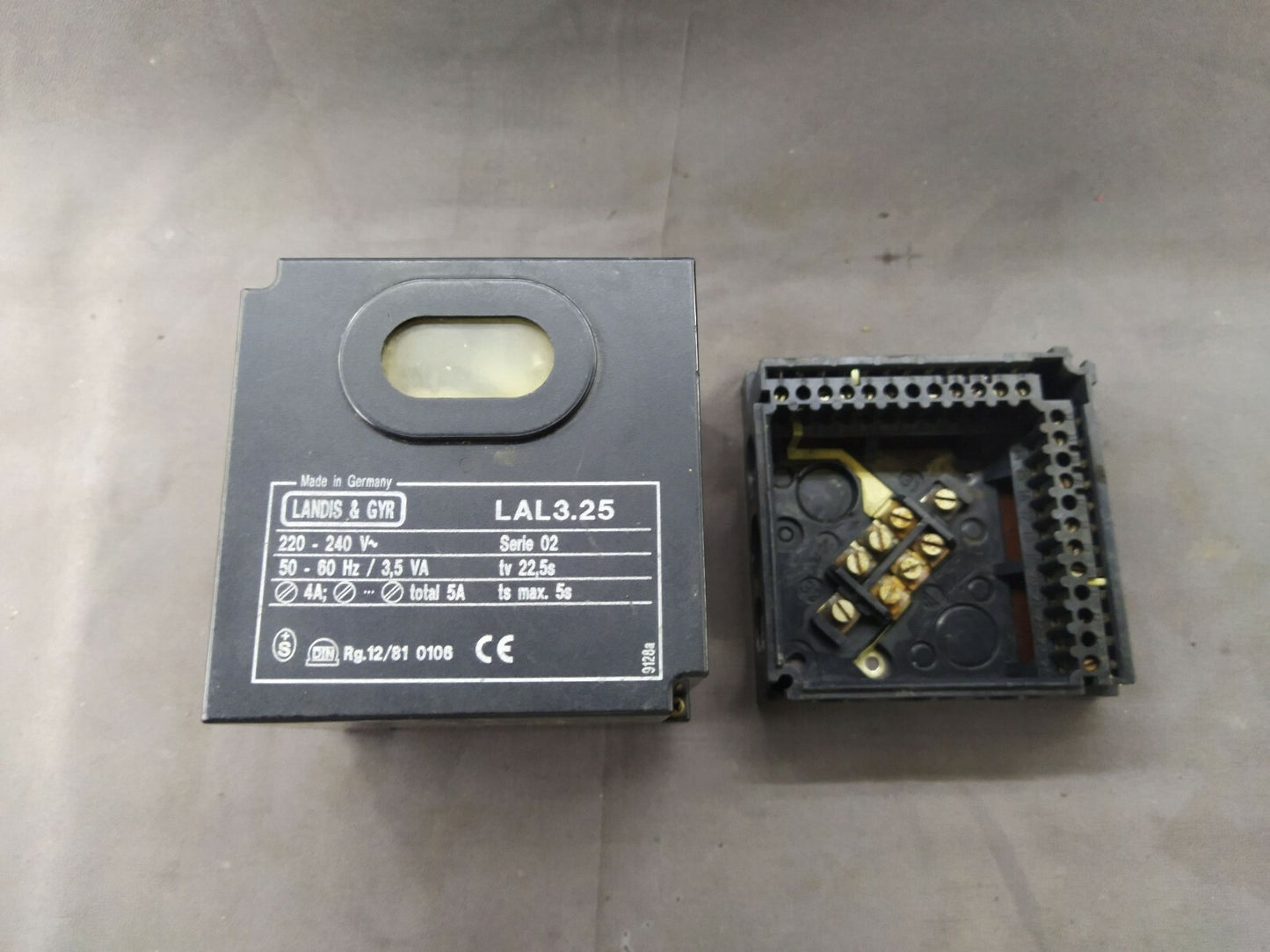 LANDIS & GYR LAL 3.25 BOILER PROGRAM CONTROLLER 220-240V 3.5VA