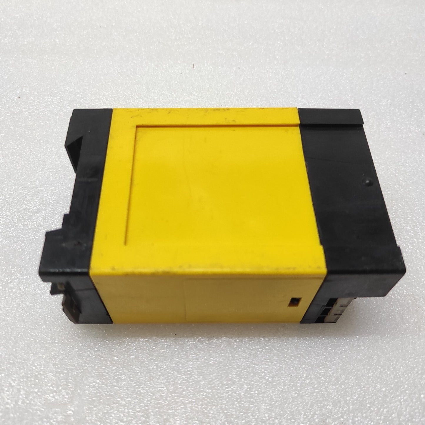 BENDER UG140P EARTH FAULT RELAY B916382 24VDC