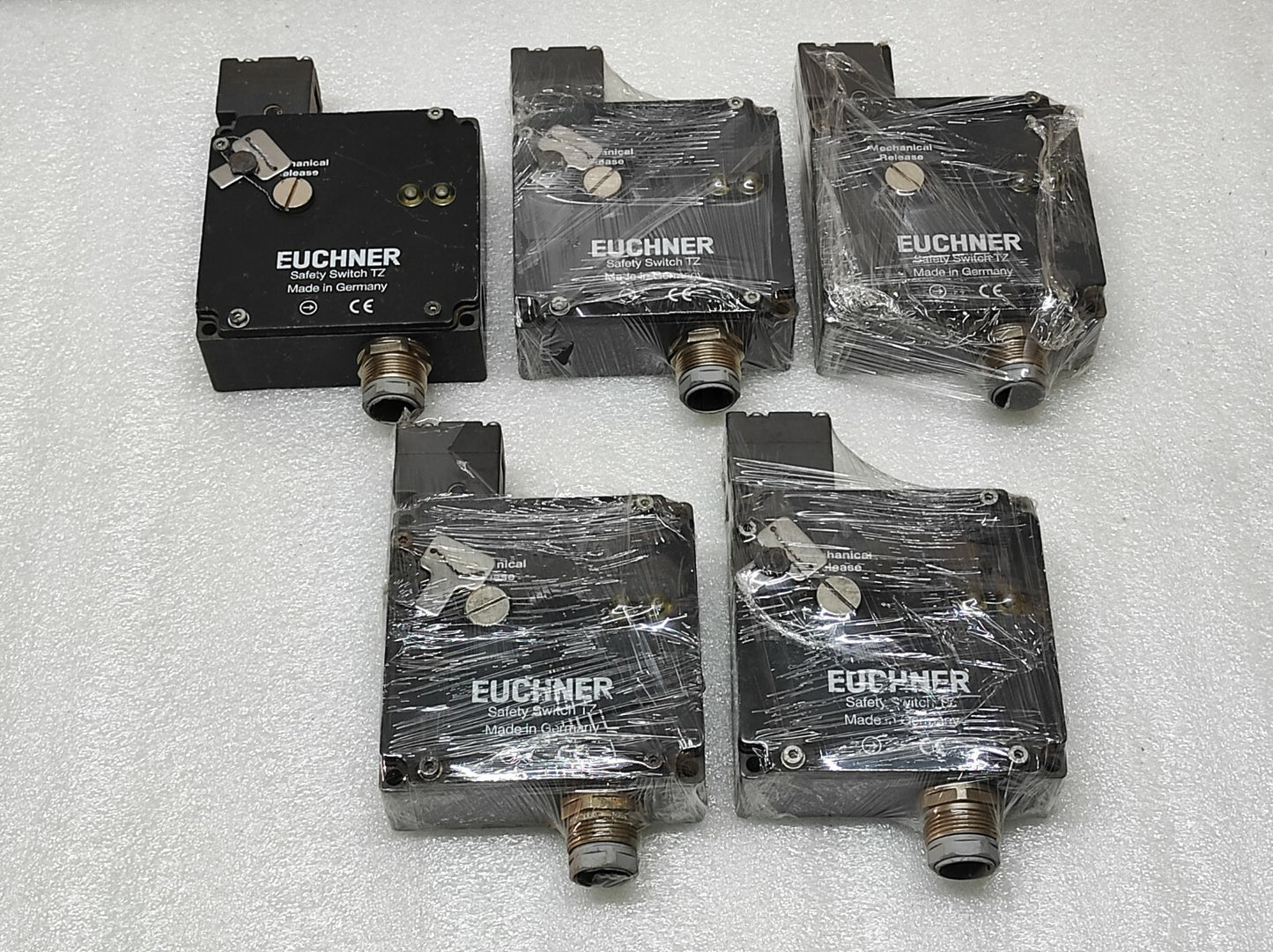 EUCHNER TZ2LE024SR6 SAFETY SWITCH 049159 230V/24VDC 6A
