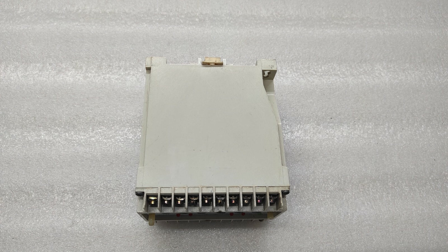 SELCO T3100-01 VOLTAGE RELAY 440VAC BODY BURNT