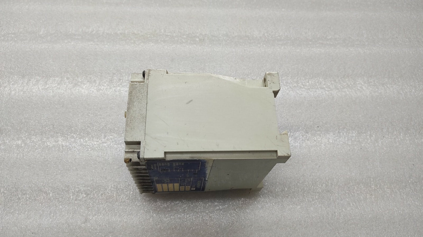 SELCO T3100-01 VOLTAGE RELAY 440VAC BODY BURNT