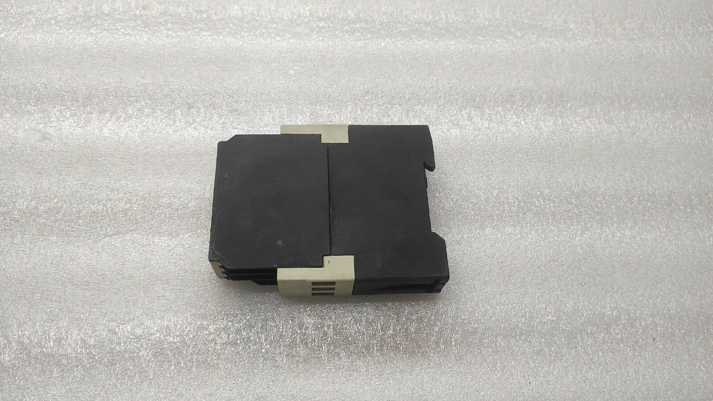 TELEMECANIQUE RE4 RM11BU TIME DELAY  RELAY 09969 110-240V/24V/42-48V  0.05S-300H