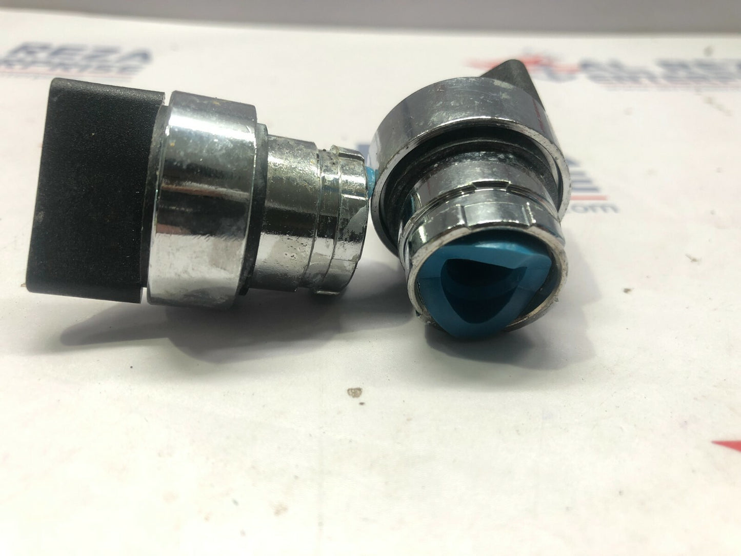 HITEC 100460 3-POSITION SWITCH LOT OF 2 UNIT