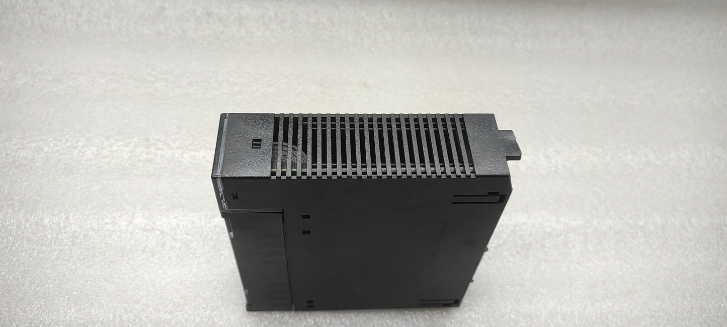 GE IC693MDL240F INPUT MODULE LOCK EDGE BROKEN CHECK THE PHOTOS PROPERLY