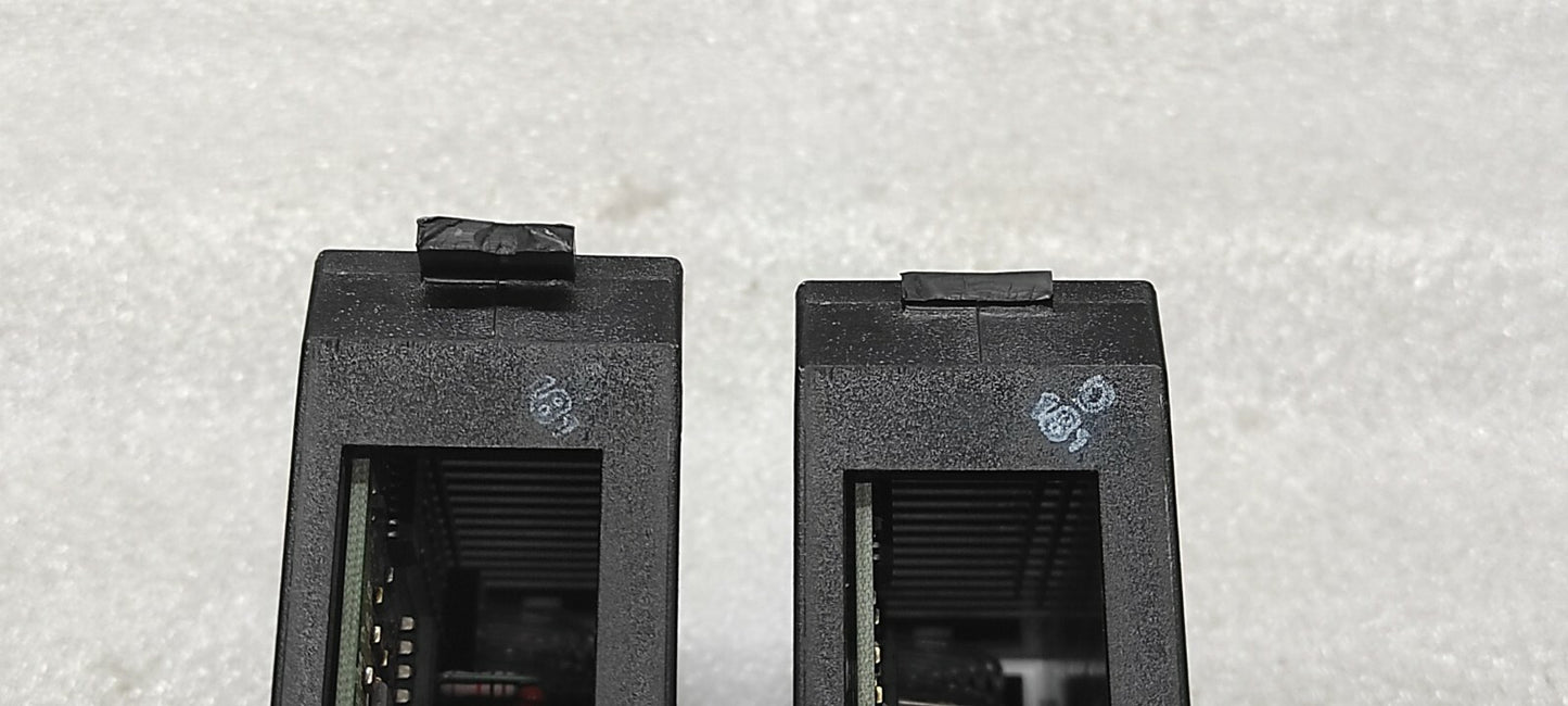 GE IC693MDL240F INPUT MODULE LOCK EDGE BROKEN CHECK THE PHOTOS PROPERLY