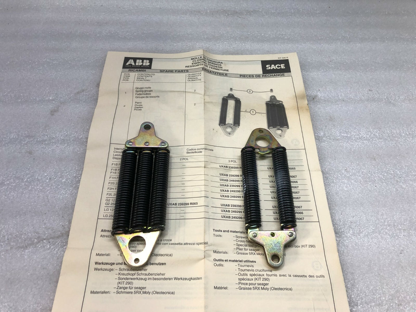 ABB UXAB 269399 R.061 CLOSING SPRING 3 POLE