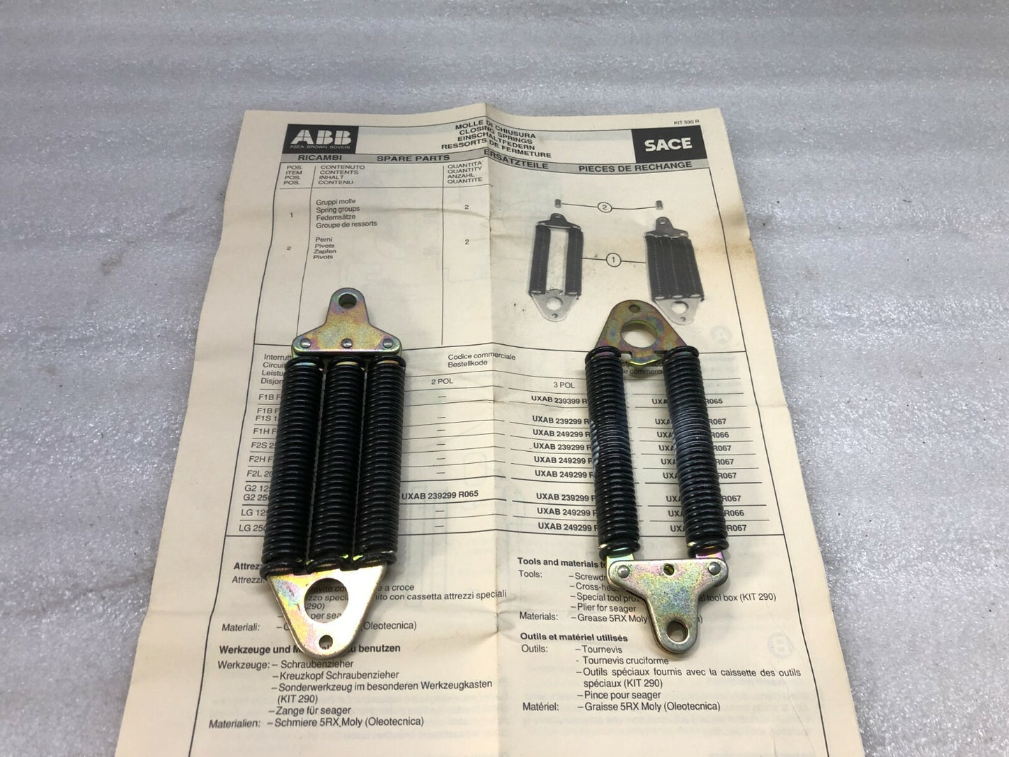 ABB UXAB 269399 R.061 CLOSING SPRING 3 POLE