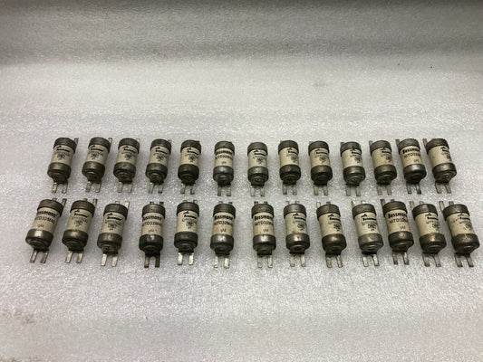 BUSSMANN NITD32M40 BRITISH STANDARD FUSE 32A 415VAC 80KA LOT OF 13 UNIT