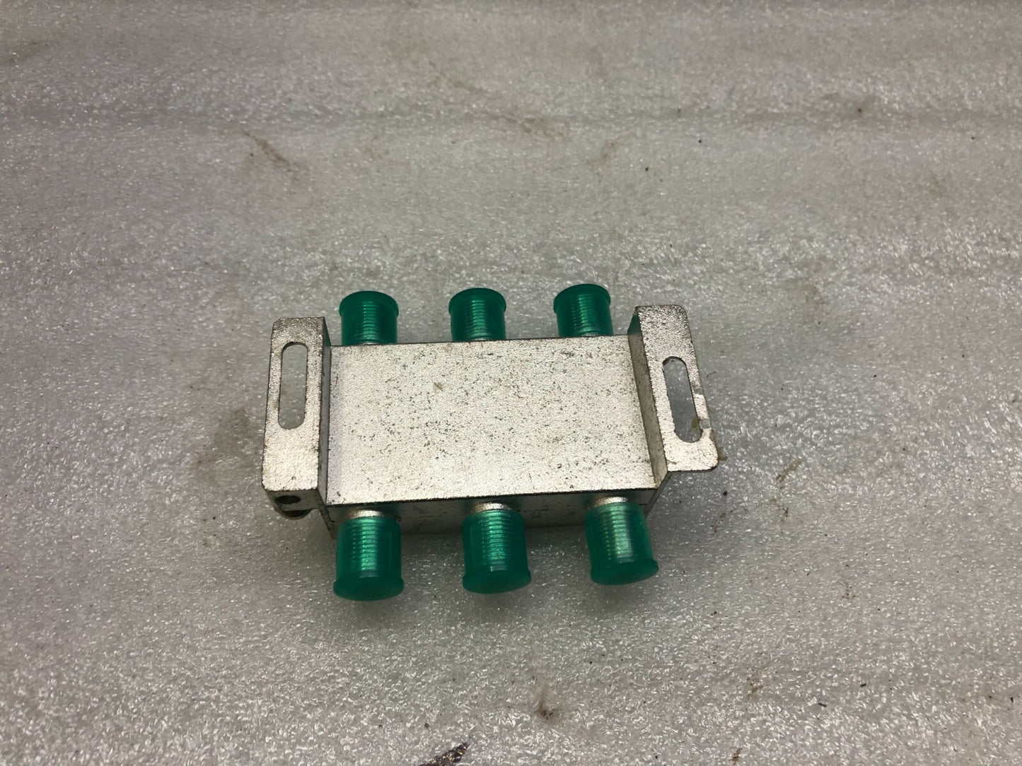 IKUSI UDL-415 4-WAY TAP SPLITTER 3236 5-2300 MHz