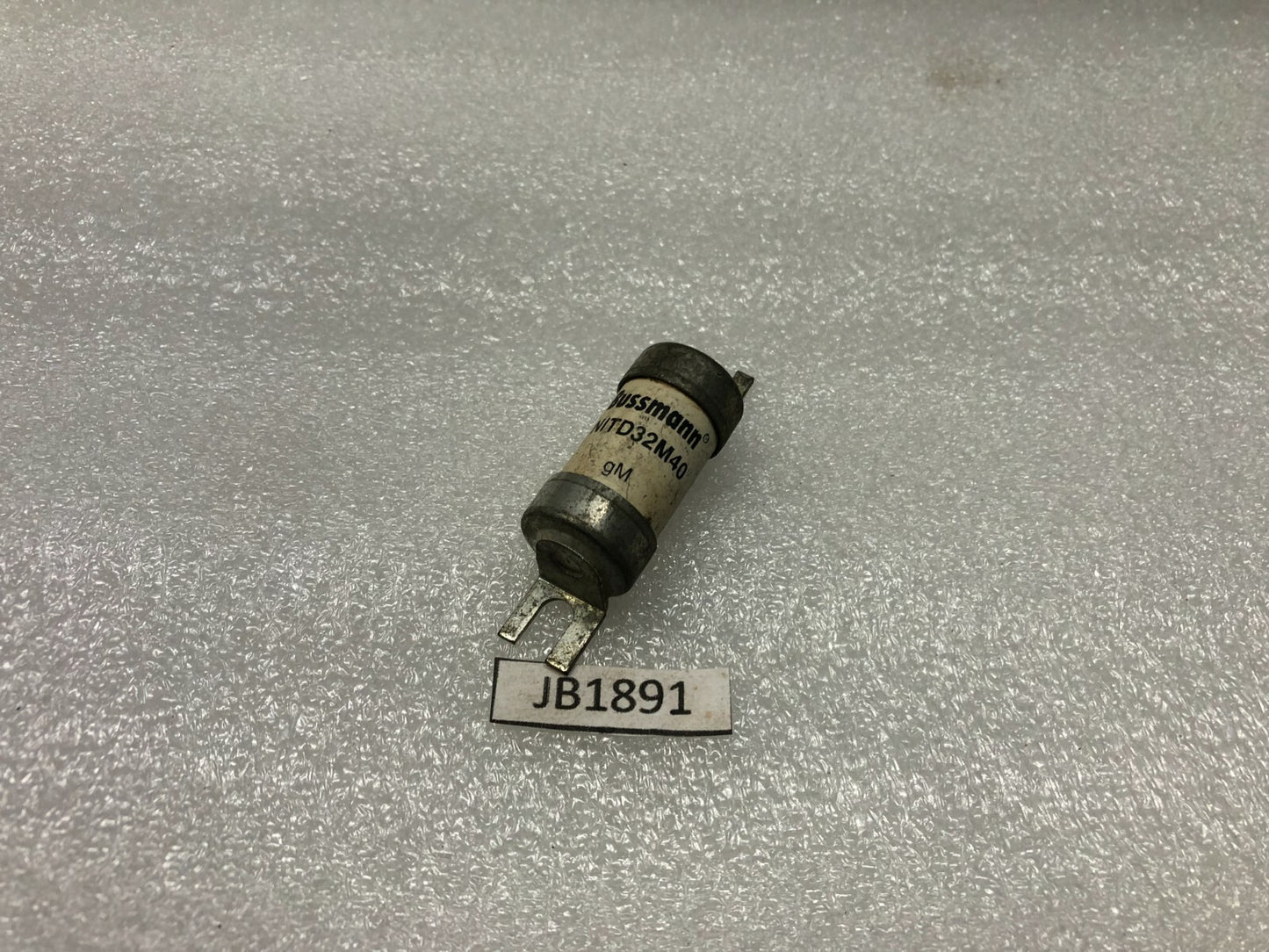 BUSSMANN NITD32M40 BRITISH STANDARD FUSE 32A 415VAC 80KA LOT OF 13 UNIT