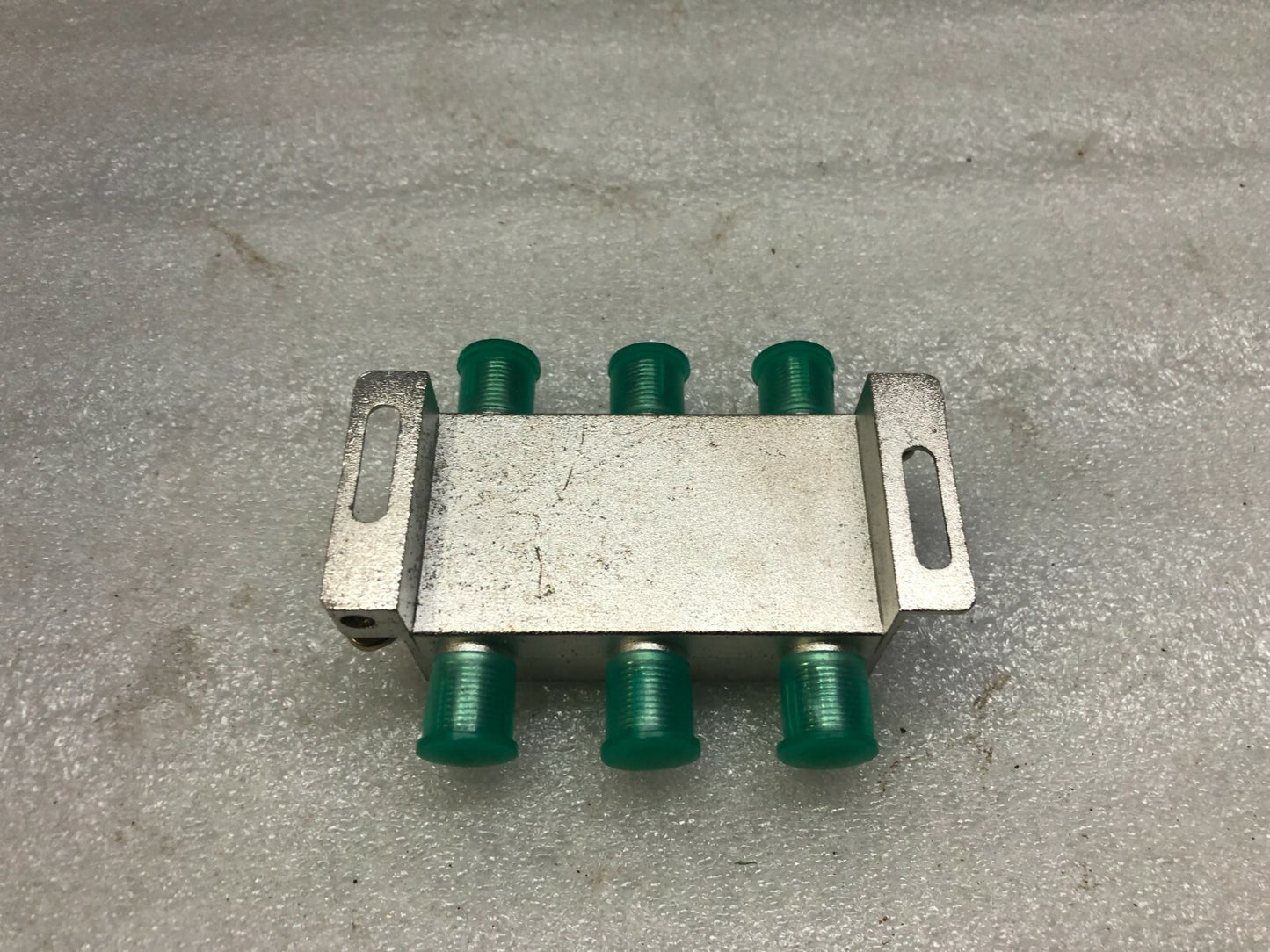 IKUSI UDL-410 SPLITTER 3235 4-WAY TAP 5-2300 MHz