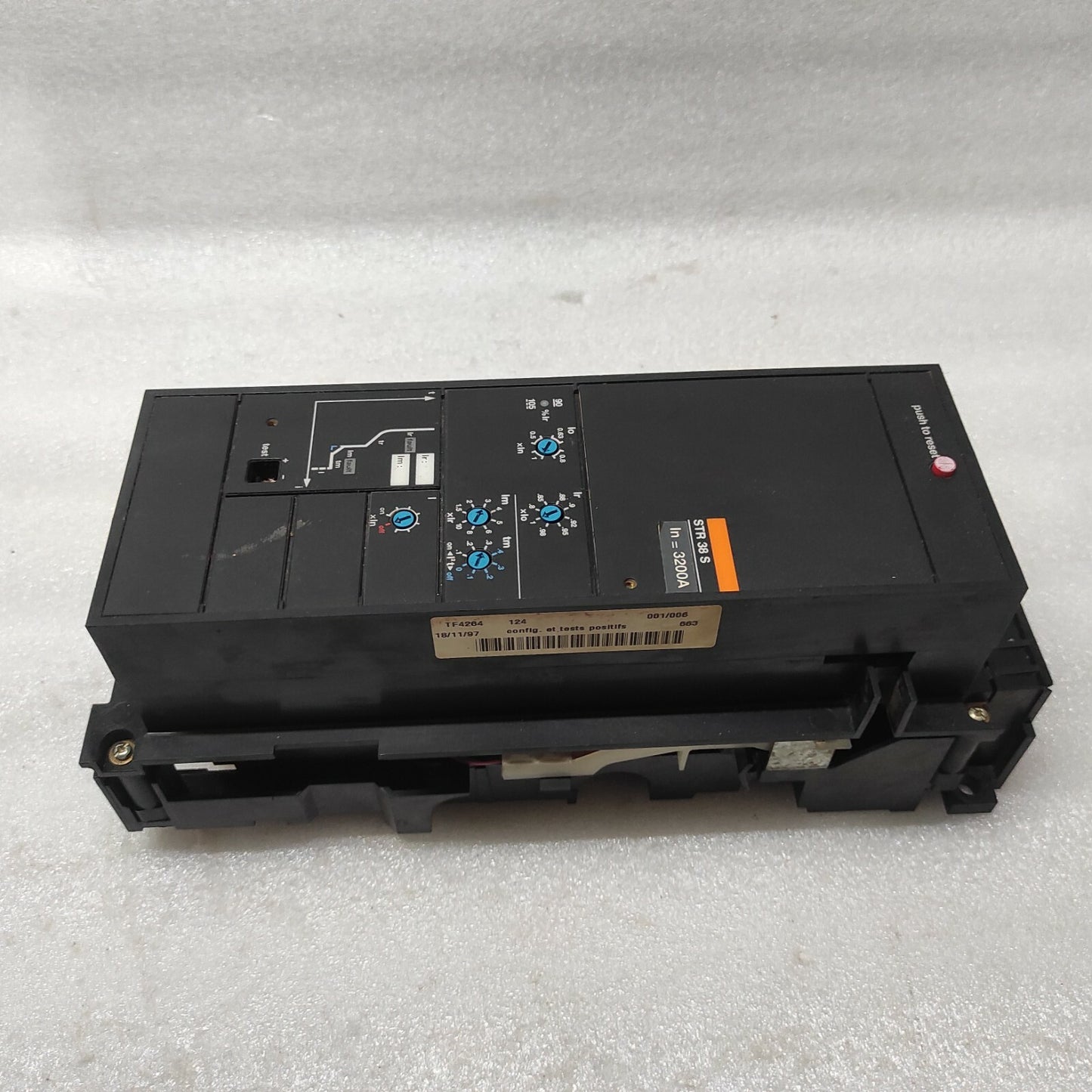 MERLIN GERIN STR38S MASTER PACT FOR CIRCUIT BREAKER 3200A