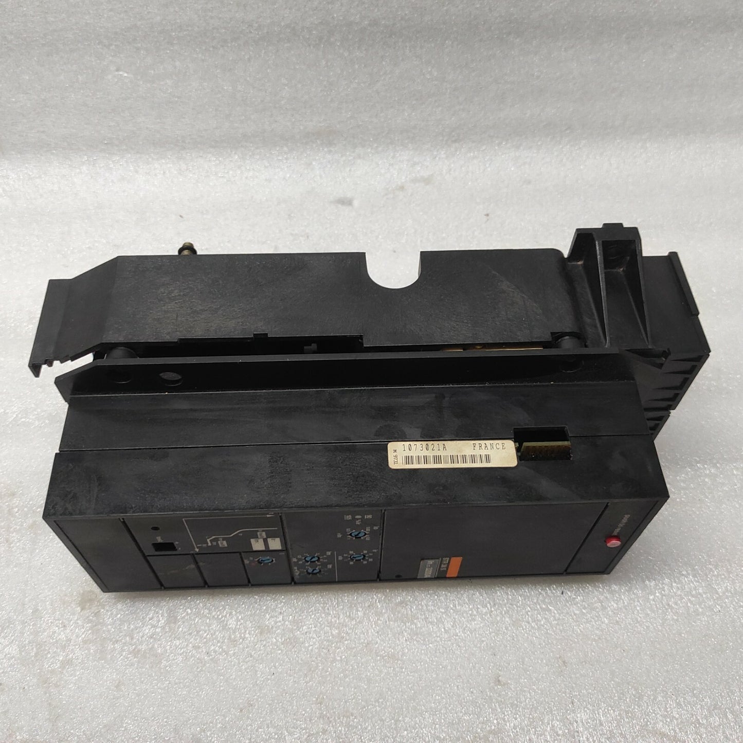 MERLIN GERIN STR38S MASTER PACT FOR CIRCUIT BREAKER 3200A