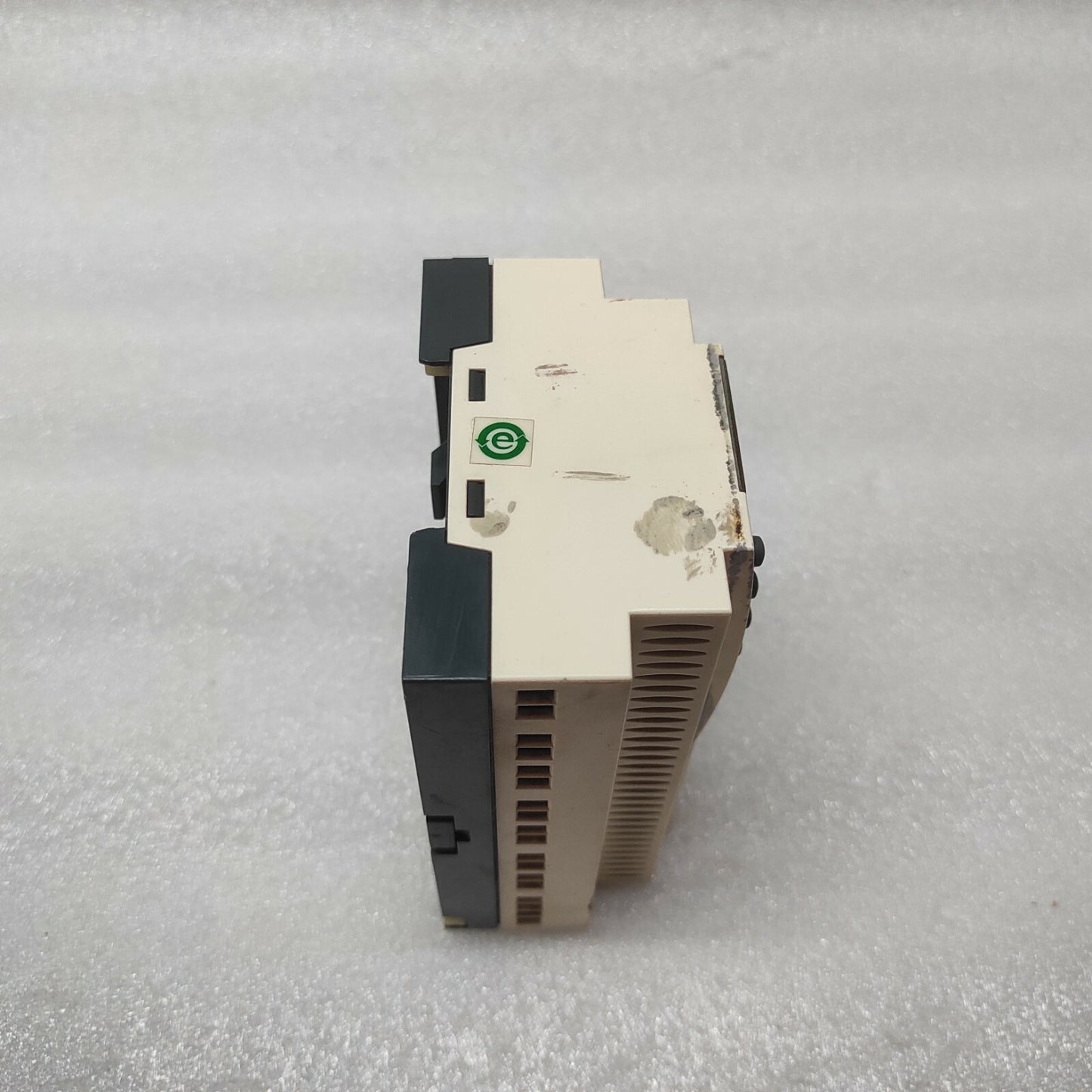 SE ZELIO SR3B262BD LOGIC RELAY 88960162 24VDC