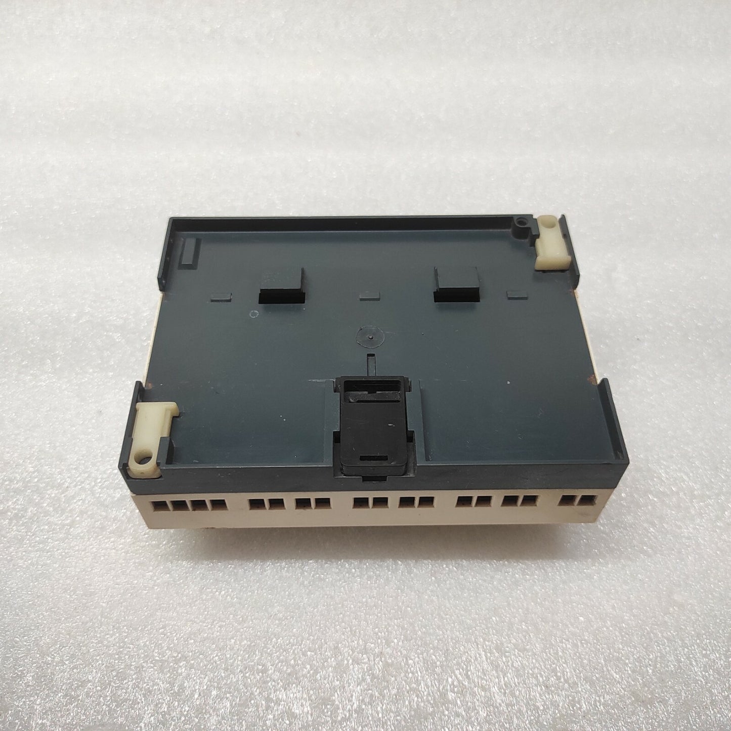 SE ZELIO SR3B262BD LOGIC RELAY 88960162 24VDC