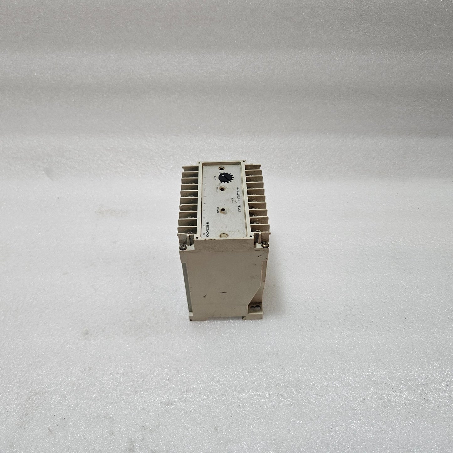SELCO T5000-00 PARALLELING RELAY 380/440VAC GENERATOR SYNCHRONIZING RELAY