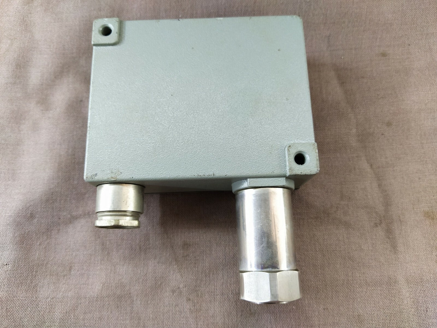 Trafag Pressure Transmitter 8202.79.2210 16 BAR 1.6 MPa