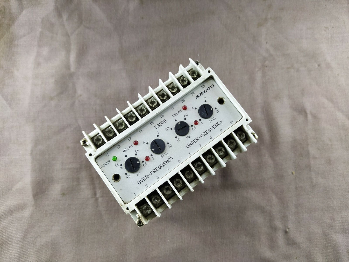 Selco T3000 Frequency Relay T3000-03 480 VAC