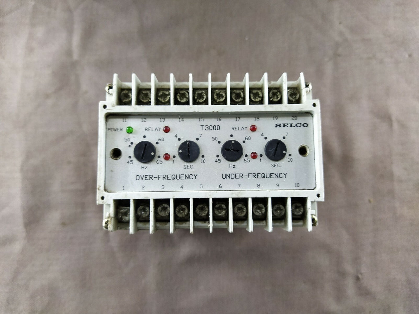 Selco T3000 Frequency Relay T3000-03 480 VAC
