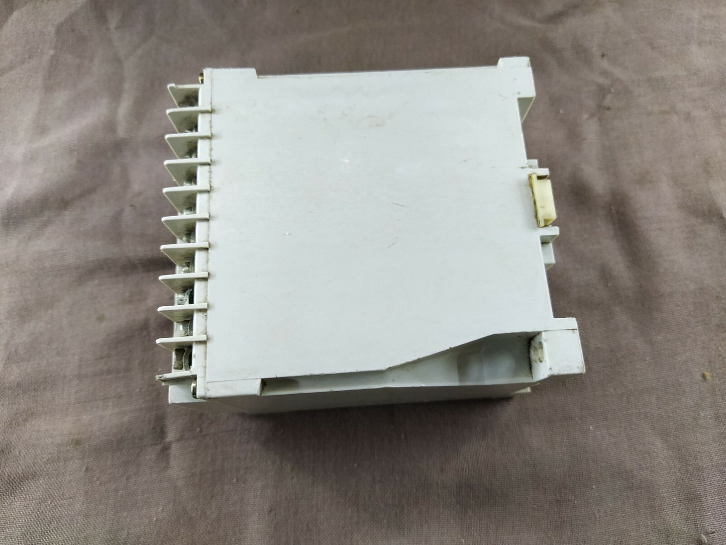 Selco T3000 Frequency Relay T3000-03 480 VAC