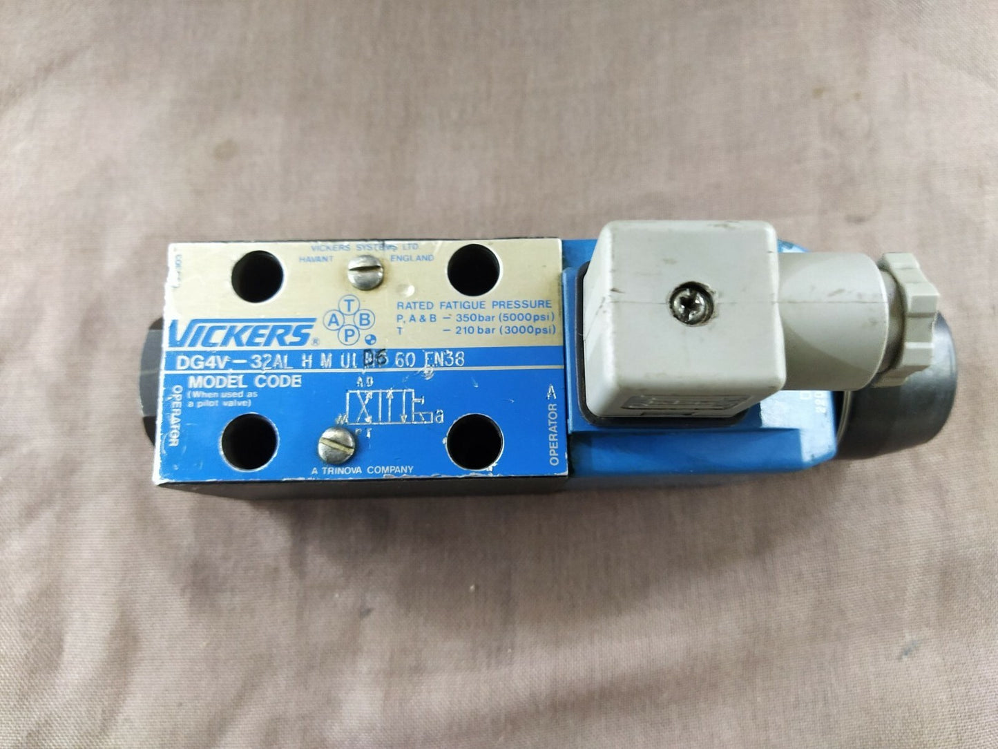Vickers DG4V 32AL H M U1 D6 60 EN38 Directional Valve DG4V32ALHMU1D660EN38