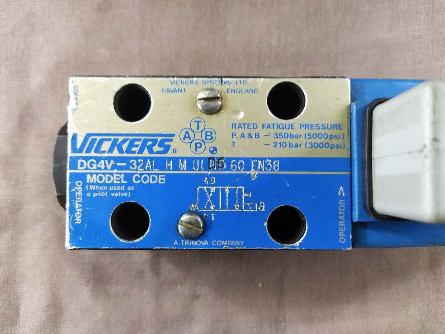 Vickers DG4V 32AL H M U1 D6 60 EN38 Directional Valve DG4V32ALHMU1D660EN38