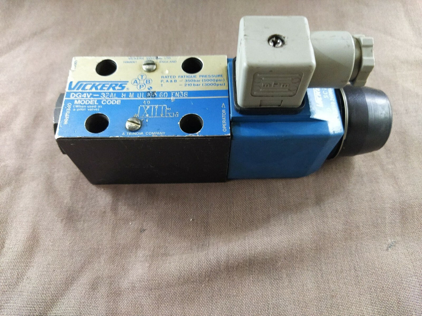 Vickers DG4V 32AL H M U1 D6 60 EN38 Directional Valve DG4V32ALHMU1D660EN38