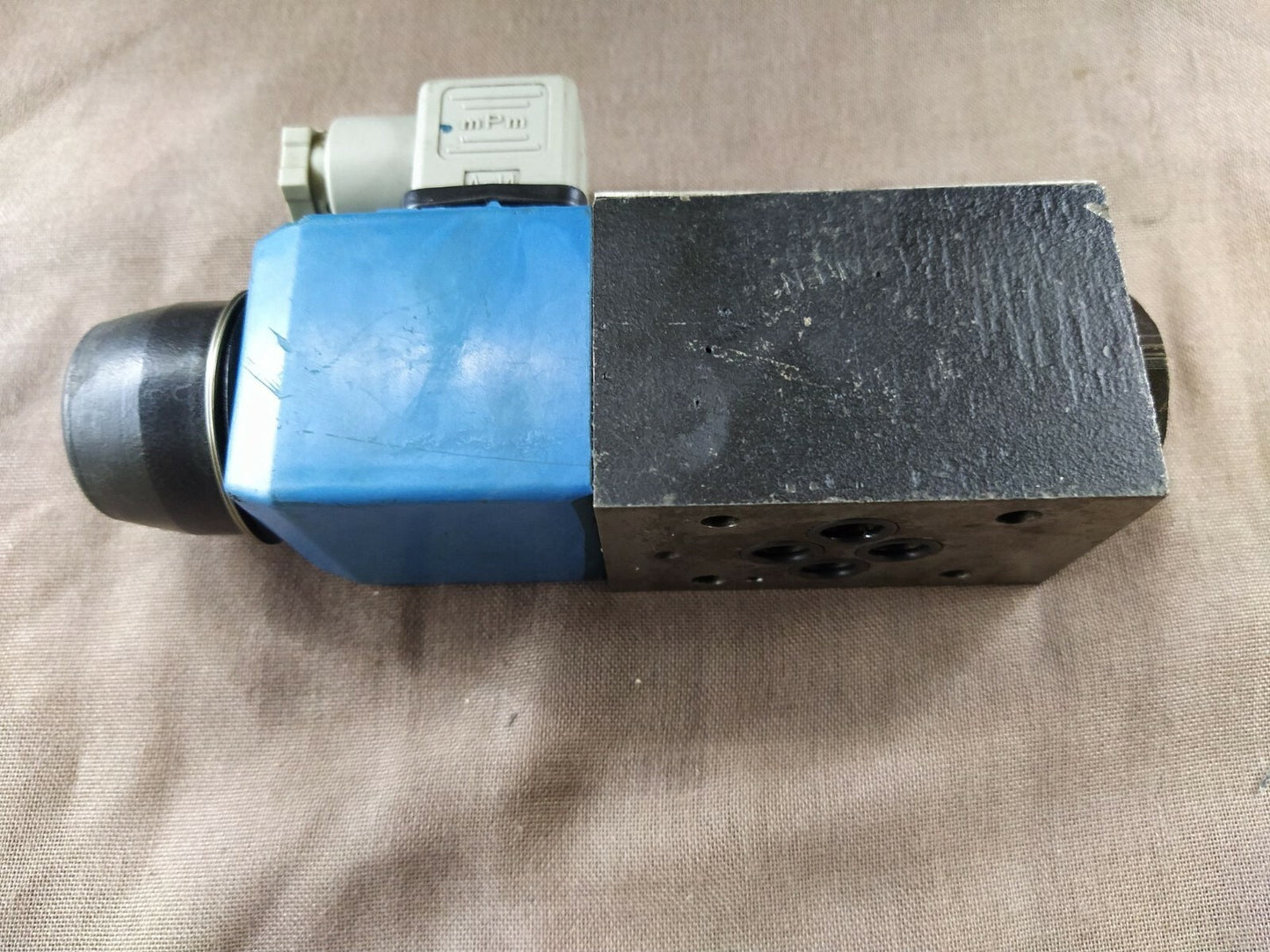 Vickers DG4V 32AL H M U1 D6 60 EN38 Directional Valve DG4V32ALHMU1D660EN38