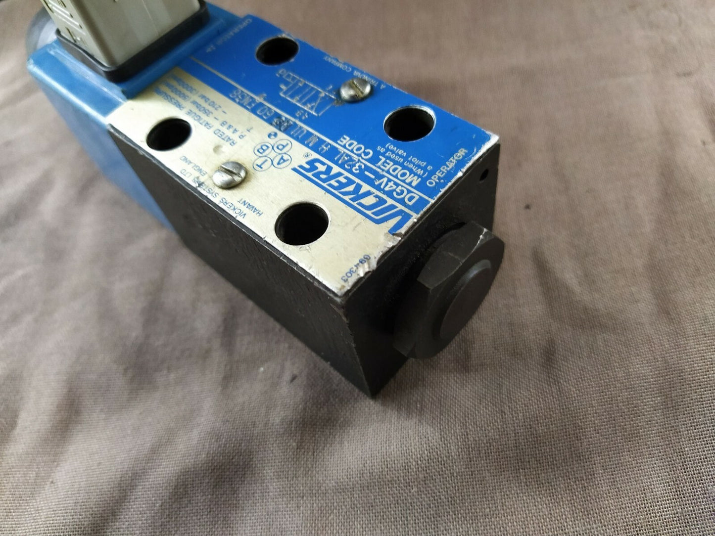 Vickers DG4V 32AL H M U1 D6 60 EN38 Directional Valve DG4V32ALHMU1D660EN38