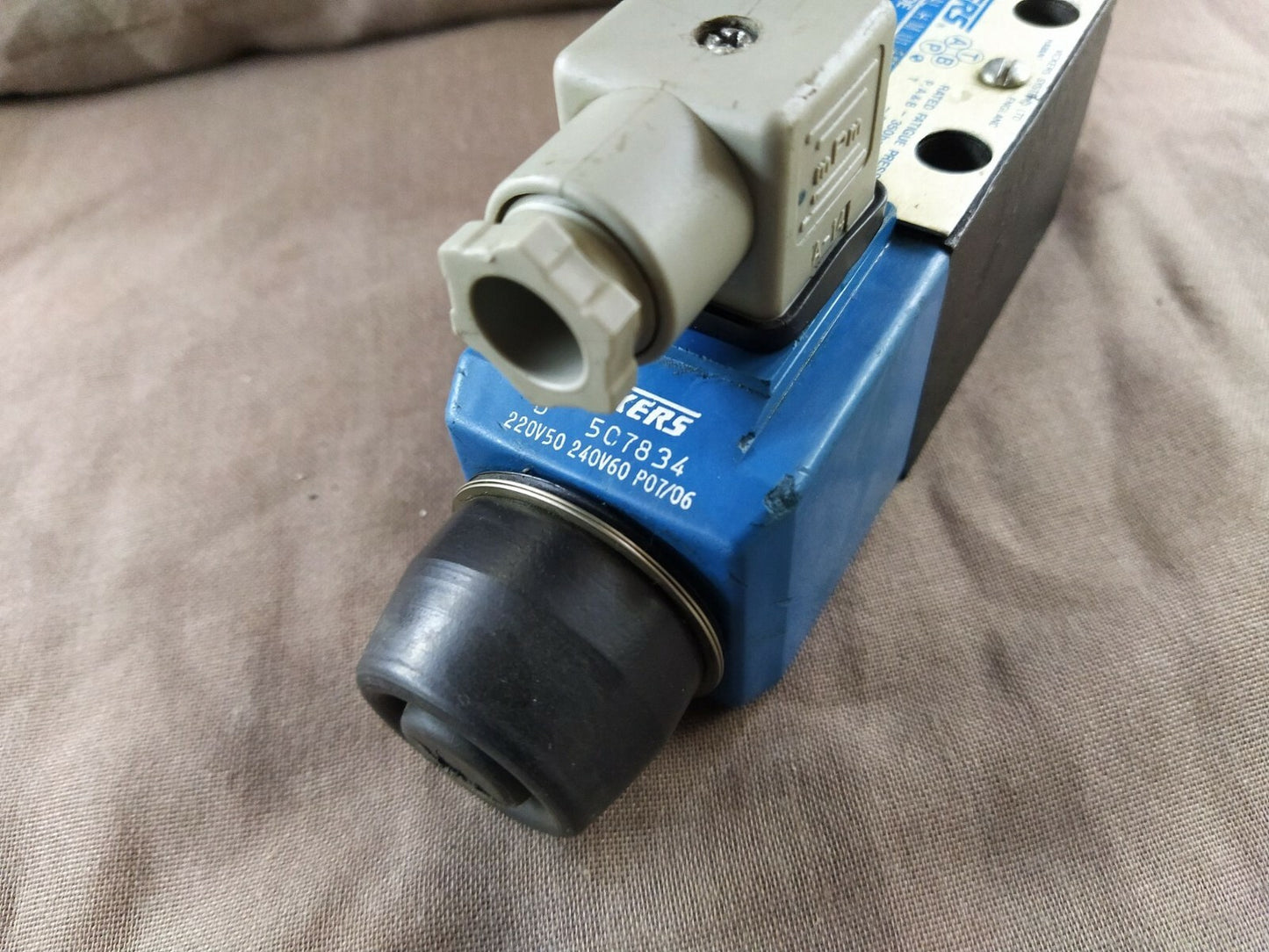 Vickers DG4V 32AL H M U1 D6 60 EN38 Directional Valve DG4V32ALHMU1D660EN38