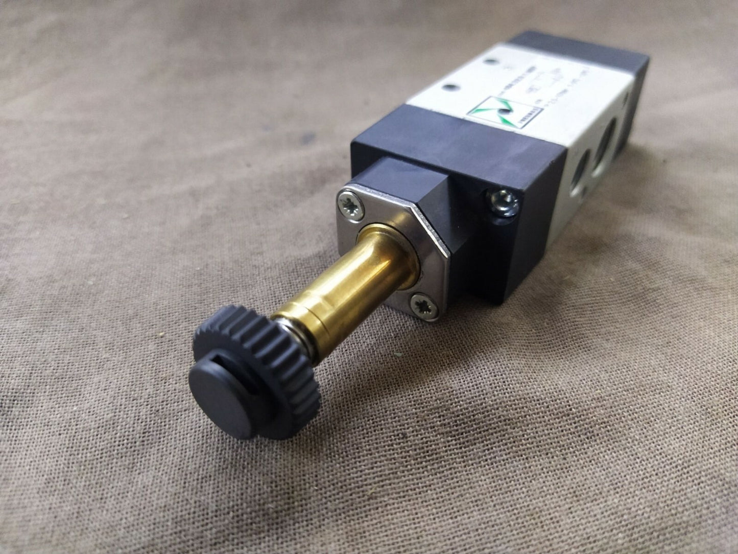 Pneumax 484.32.0.1.M57 Solenoid Spring Valve 10 BAR 484-32-0-1-M57