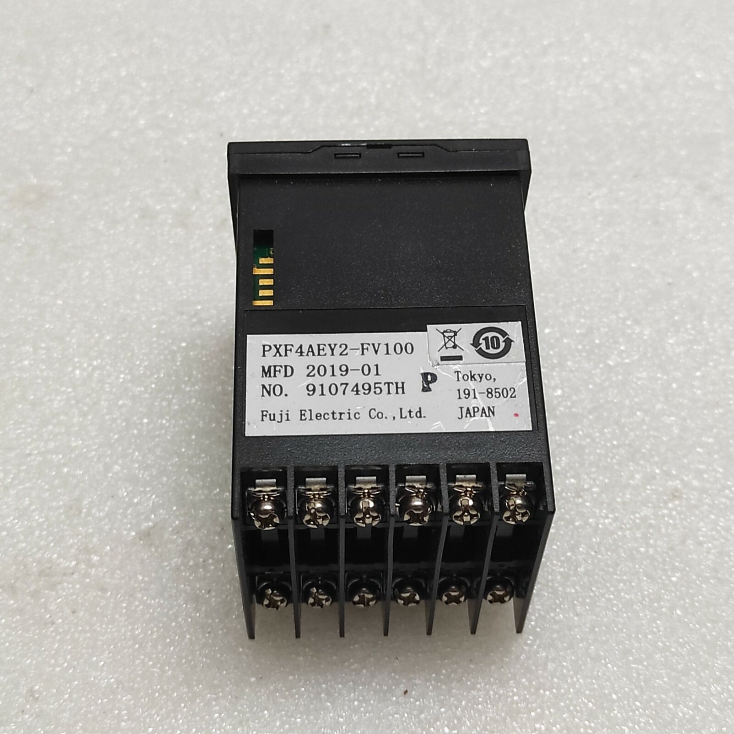 FUJI ELECTRIC PXF4 TEMPERATURE CONTROLLER PXF4AEY2-FV100 100-240V 48X48 MM