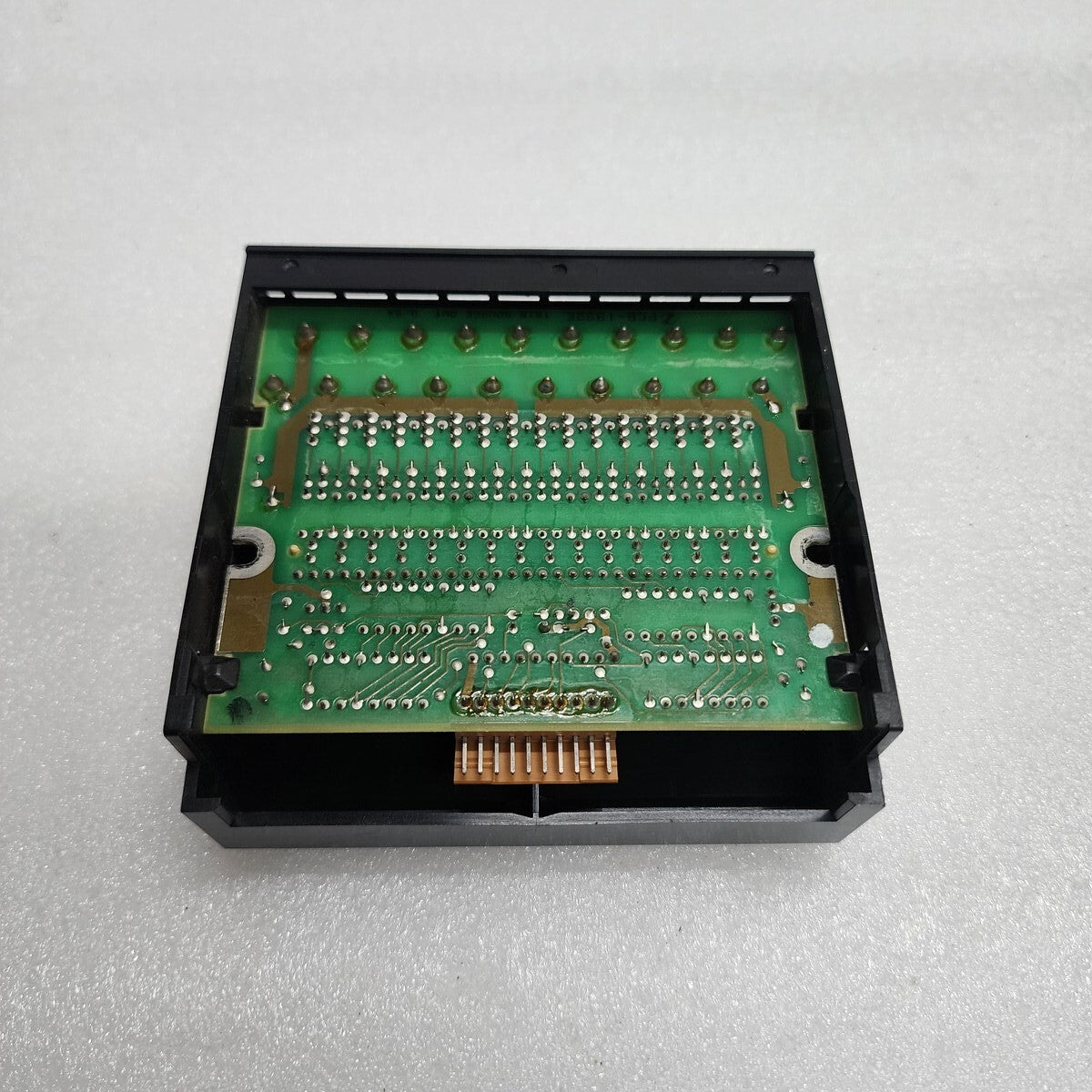 IDEC PFJ-T162CU 16-TRANSISTOR OUTPUT UNIT