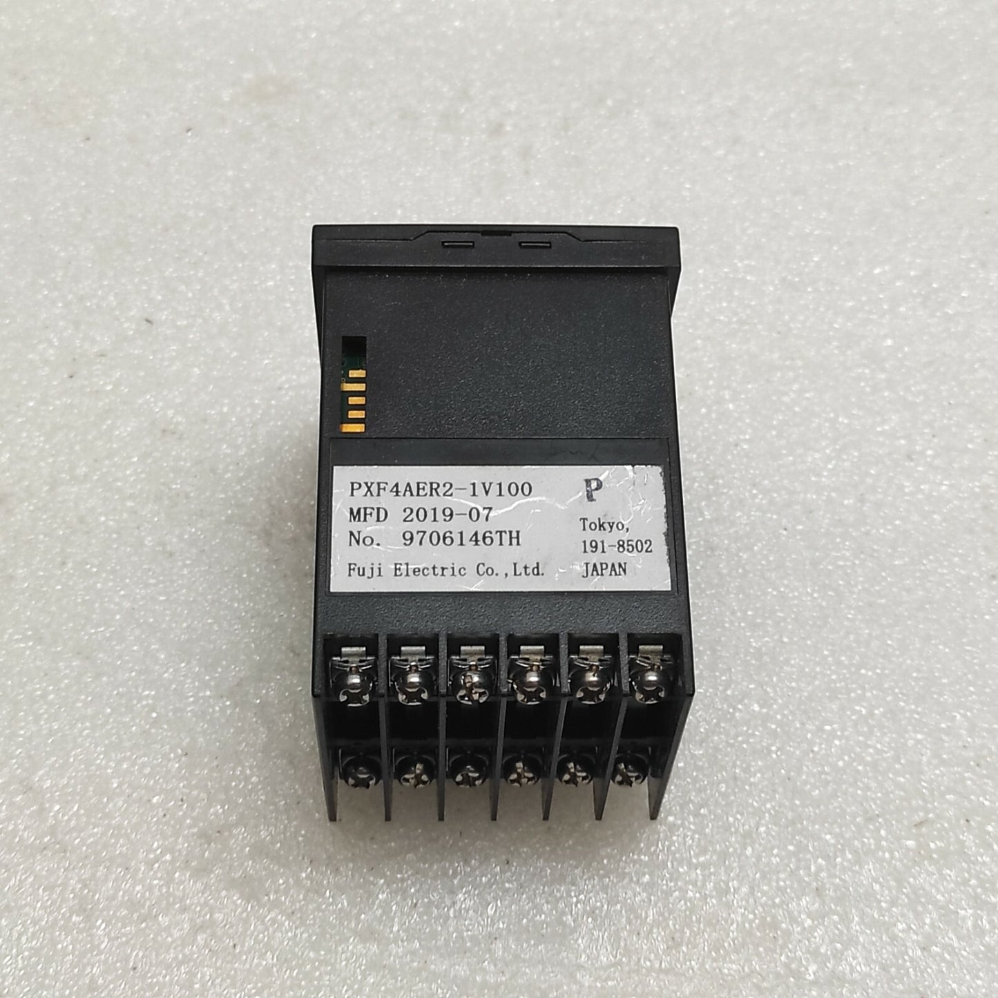 FUJI ELECTRIC PXF4 TEMPERATURE CONTROLLER PXF4AER2-1V100-P 100-240VAC