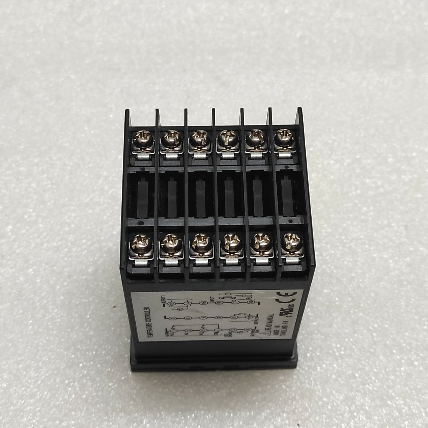 FUJI ELECTRIC PXF4 TEMPERATURE CONTROLLER PXF4AEY2-1V100-P 100-240V 48X48 MM