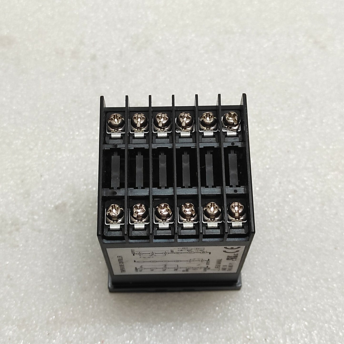 FUJI ELECTRIC PXF4 TEMPERATURE CONTROLLER PXF4ABY2-FVY00-P 100-240V 48X48MM