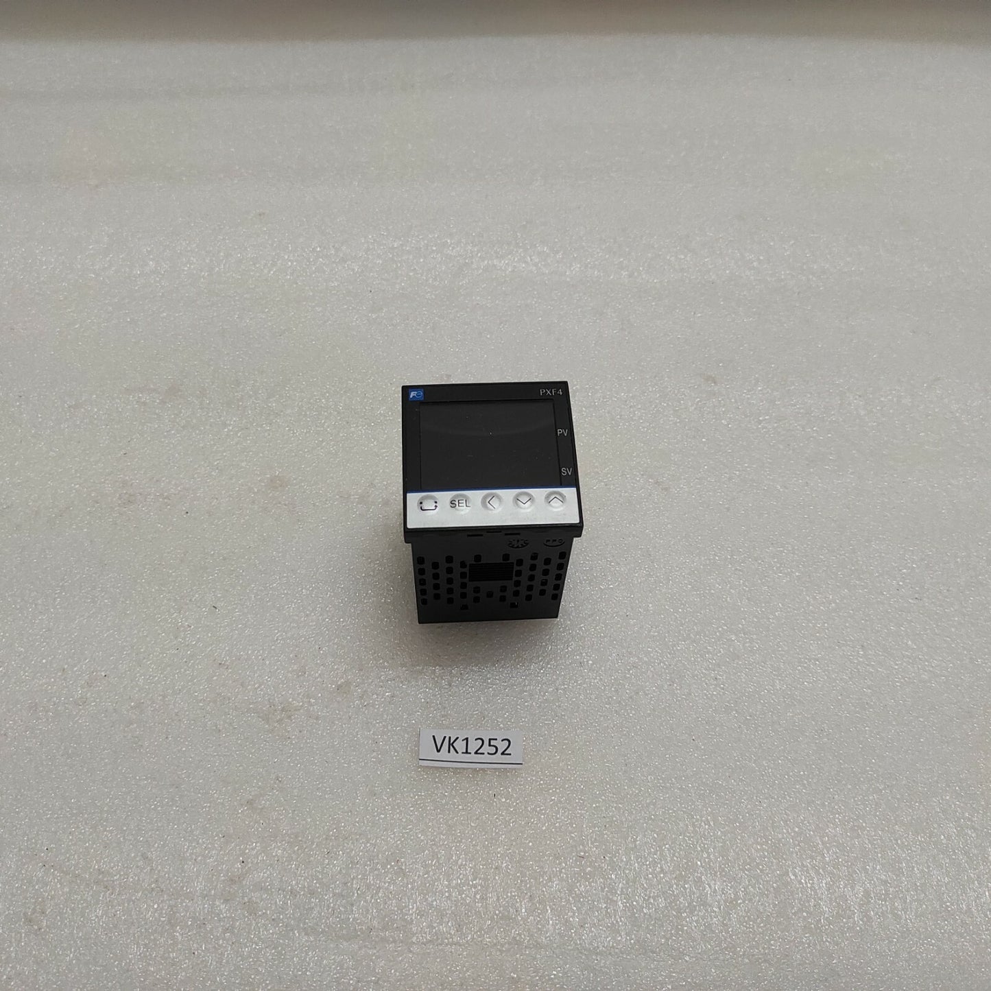 FUJI ELECTRIC PXF4 TEMPERATURE CONTROLLER PXF4ABY2-FVY00-P 100-240V 48X48MM