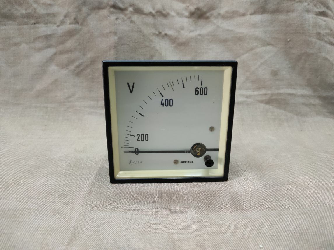 SIEMENS VOLTMETER 0-600V