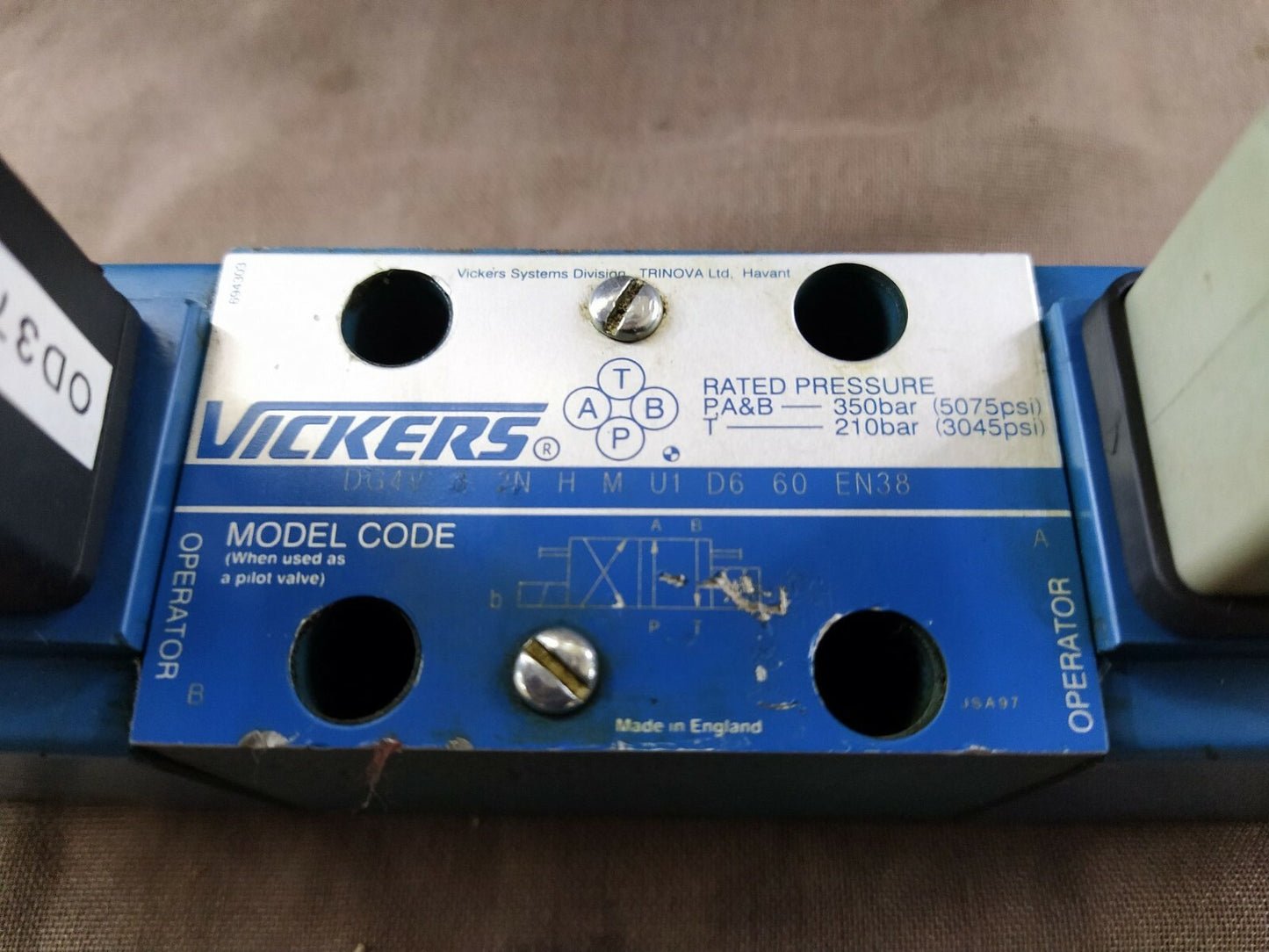 Vickers DG4V 3 2N H M U1 D6 60 EN38 Hydraulic Directional Valve DG4V32NHMU1D660E