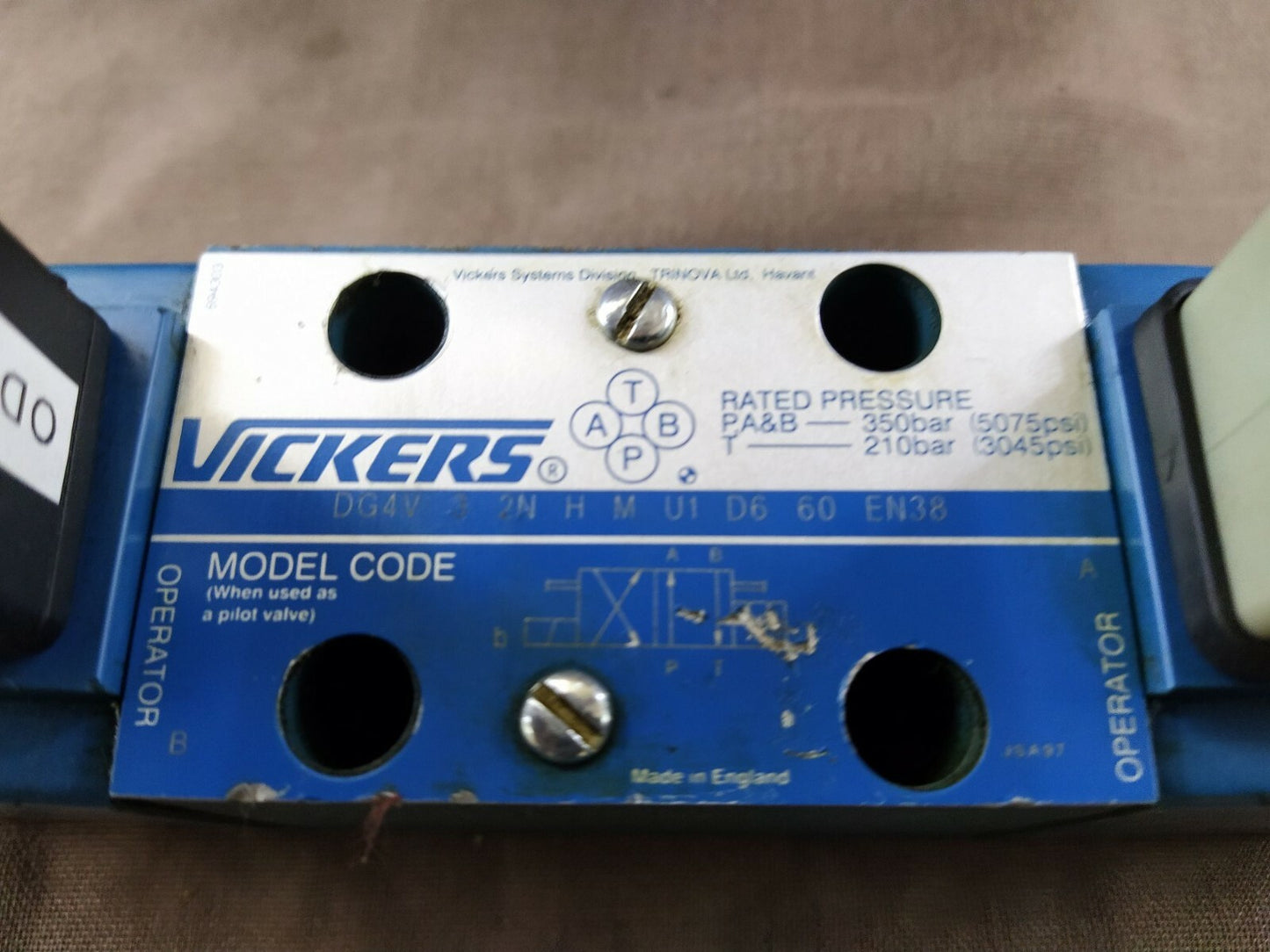 Vickers DG4V 3 2N H M U1 D6 60 EN38 Hydraulic Directional Valve DG4V32NHMU1D660E