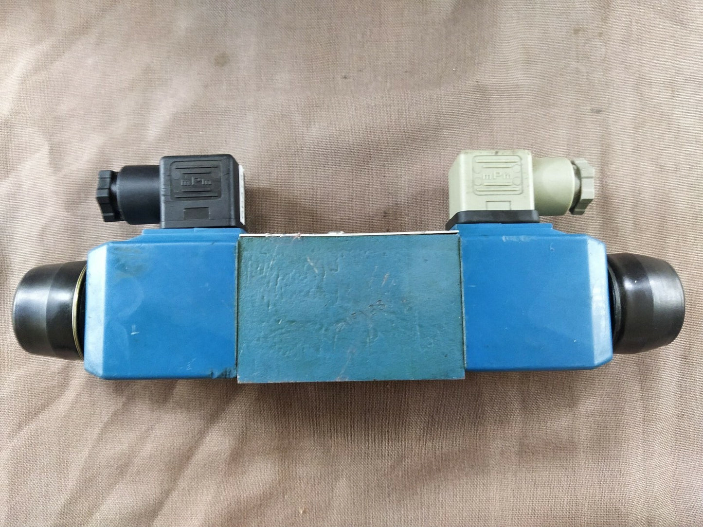 Vickers DG4V 3 2N H M U1 D6 60 EN38 Hydraulic Directional Valve DG4V32NHMU1D660E