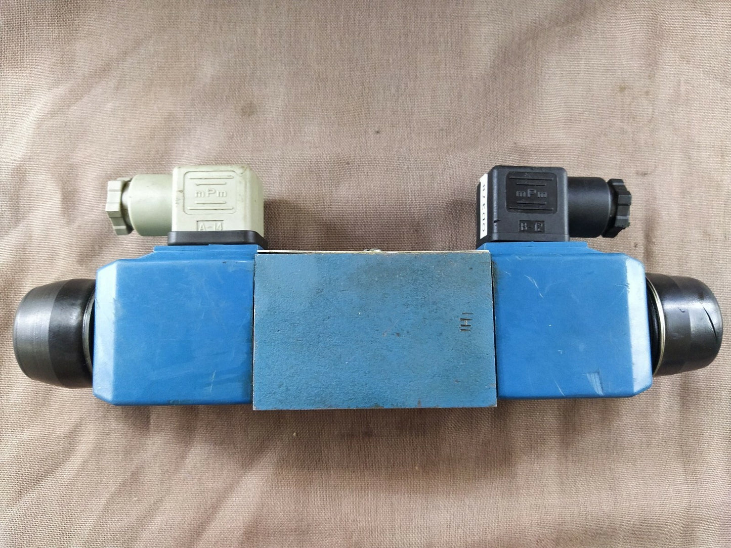 Vickers DG4V 3 2N H M U1 D6 60 EN38 Hydraulic Directional Valve DG4V32NHMU1D660E