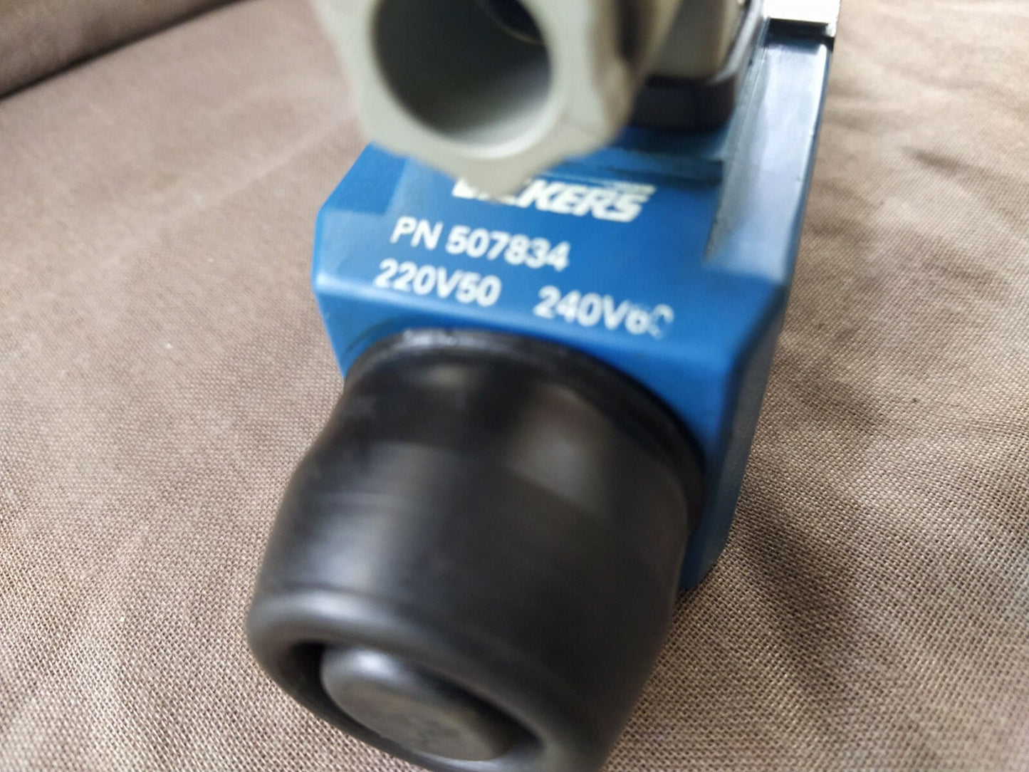 Vickers DG4V 3 2N H M U1 D6 60 EN38 Hydraulic Directional Valve DG4V32NHMU1D660E