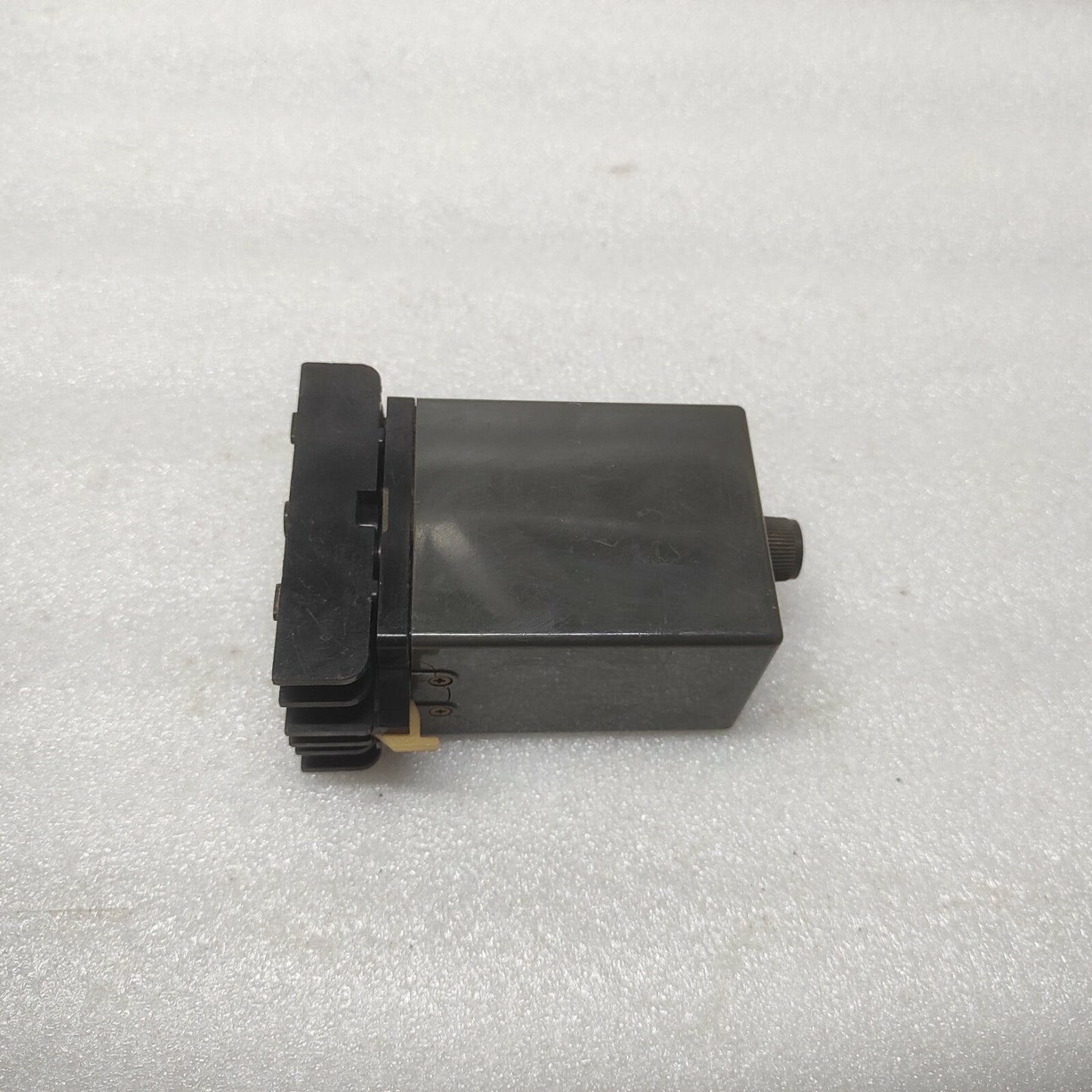 OMRON PE STP-NM SUBMINY TIMER 220VAC 404810