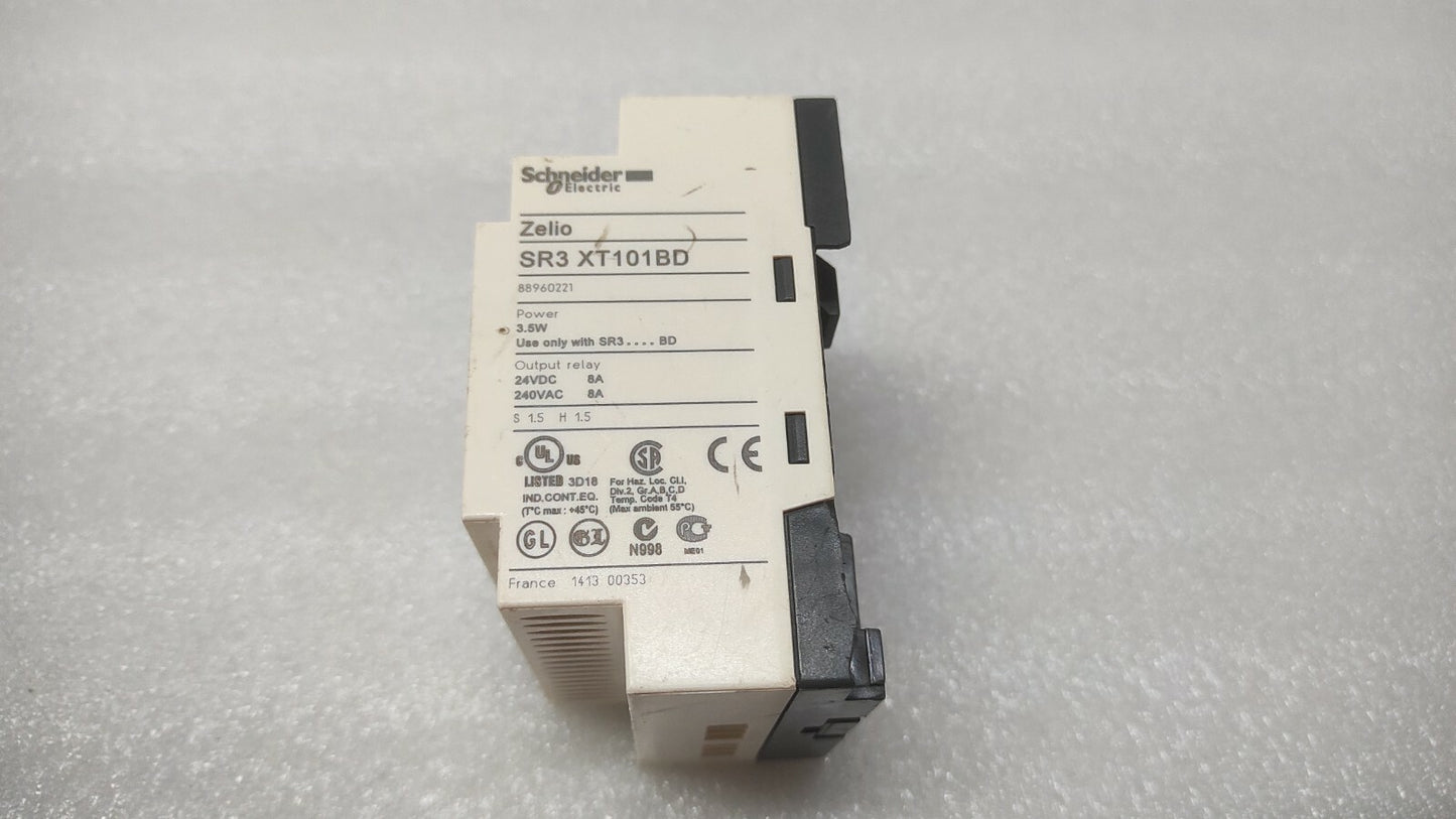 SE ZELIO SR3 XT101BD LOGIC RELAY 88960221 SR3XT101BD