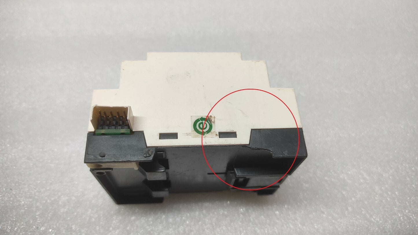 SE ZELIO SR3 XT101BD LOGIC RELAY 88960221 SR3XT101BD