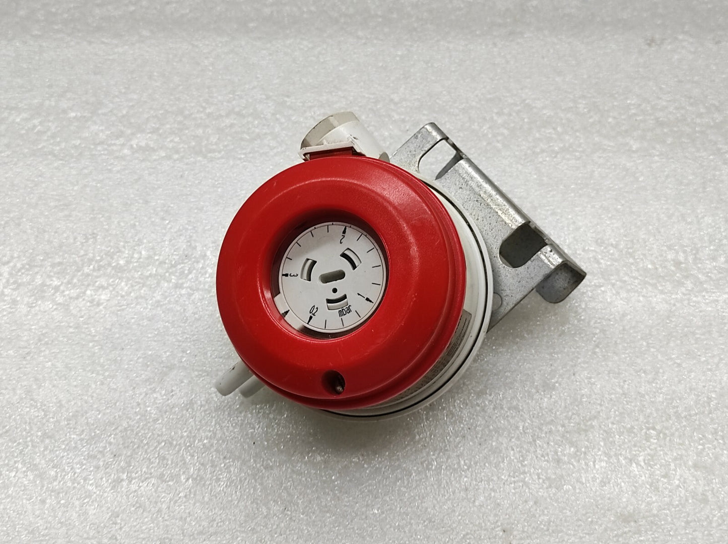 FISCHER DS3599000000 PRESSURE SWITCH 0.2-3 MBAR